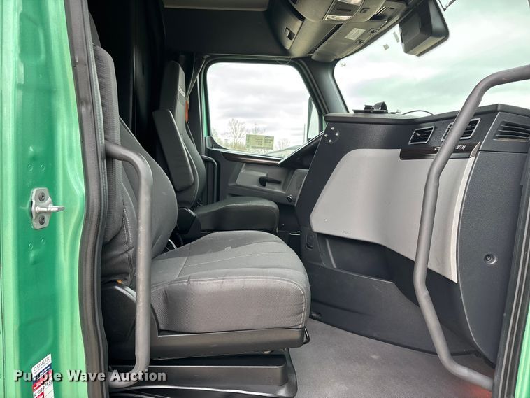 image for item DT0087 2022 Freightliner Cascadia 126 semi truck