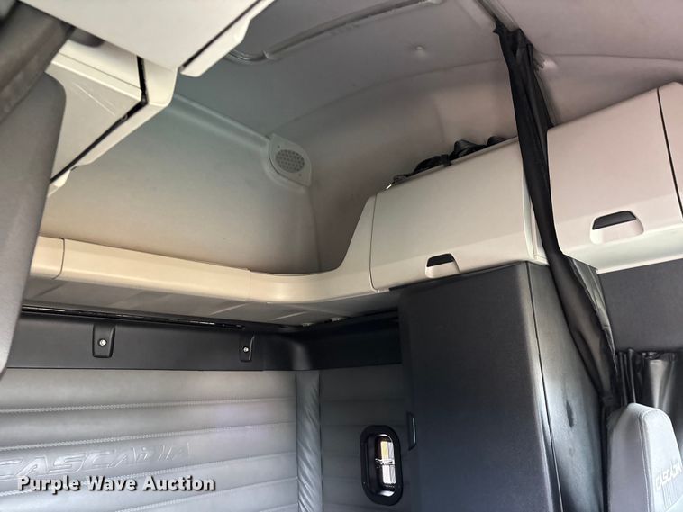 image for item DT0087 2022 Freightliner Cascadia 126 semi truck