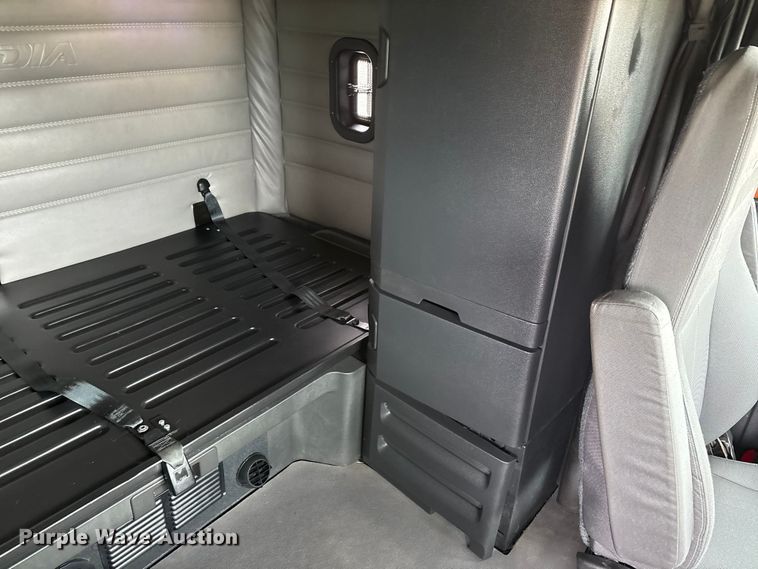 image for item DT0087 2022 Freightliner Cascadia 126 semi truck