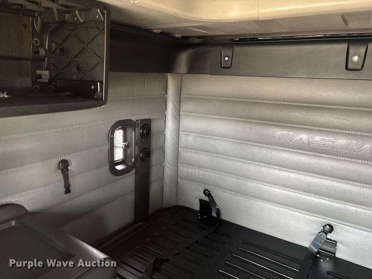 image for item DT0087 2022 Freightliner Cascadia 126 semi truck