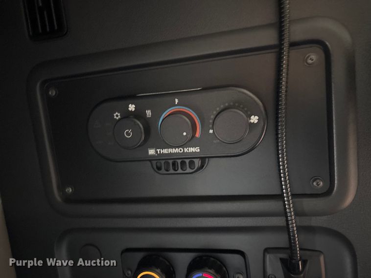 image for item DT0087 2022 Freightliner Cascadia 126 semi truck