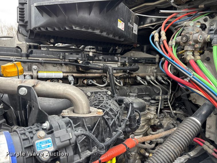 image for item DT0087 2022 Freightliner Cascadia 126 semi truck