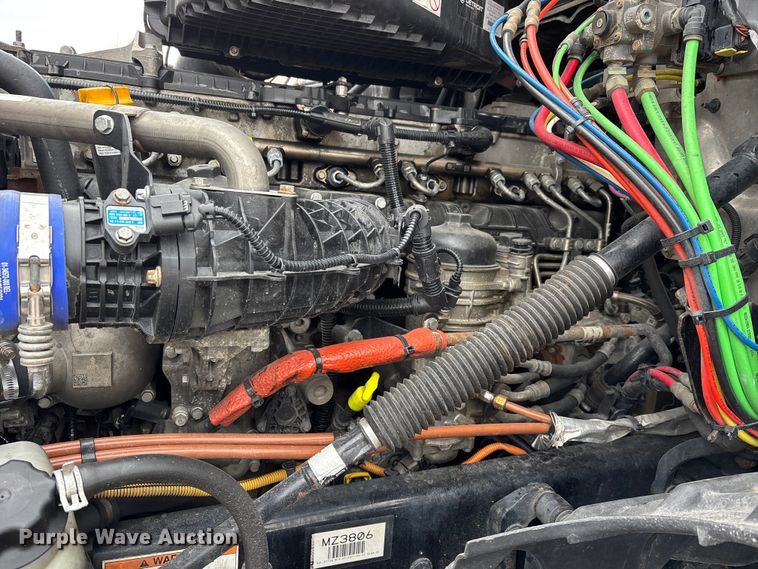 image for item DT0087 2022 Freightliner Cascadia 126 semi truck