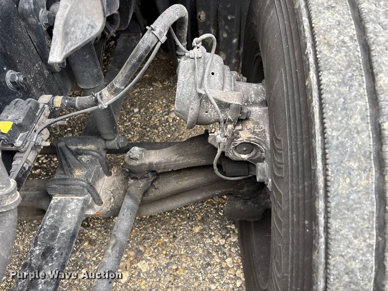 image for item DT0087 2022 Freightliner Cascadia 126 semi truck