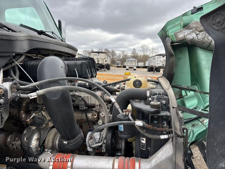 image for item DT0087 2022 Freightliner Cascadia 126 semi truck