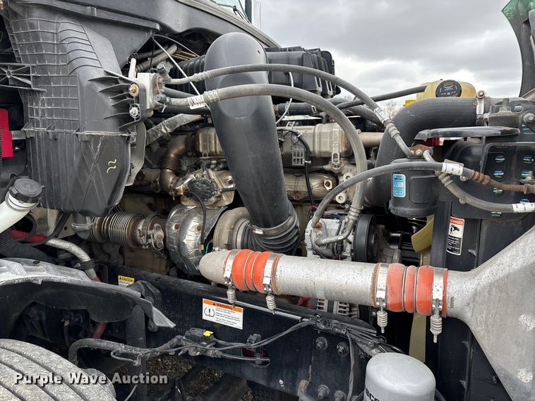 image for item DT0087 2022 Freightliner Cascadia 126 semi truck