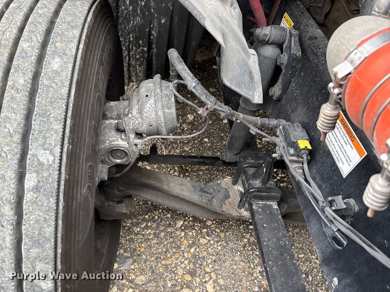 image for item DT0087 2022 Freightliner Cascadia 126 semi truck