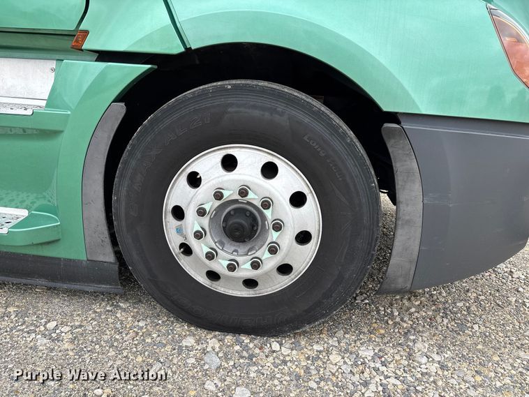 image for item DT0087 2022 Freightliner Cascadia 126 semi truck