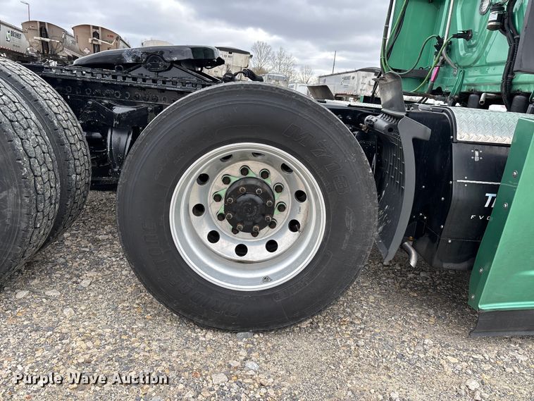 image for item DT0087 2022 Freightliner Cascadia 126 semi truck