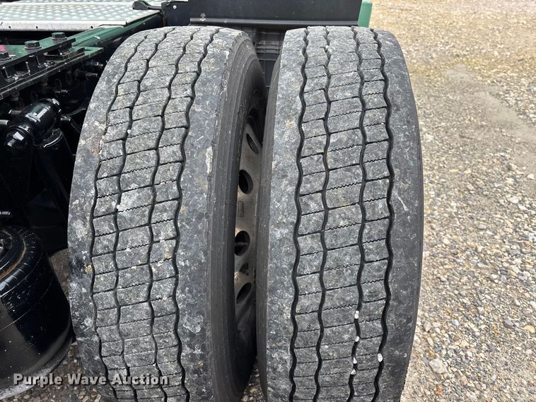 image for item DT0087 2022 Freightliner Cascadia 126 semi truck