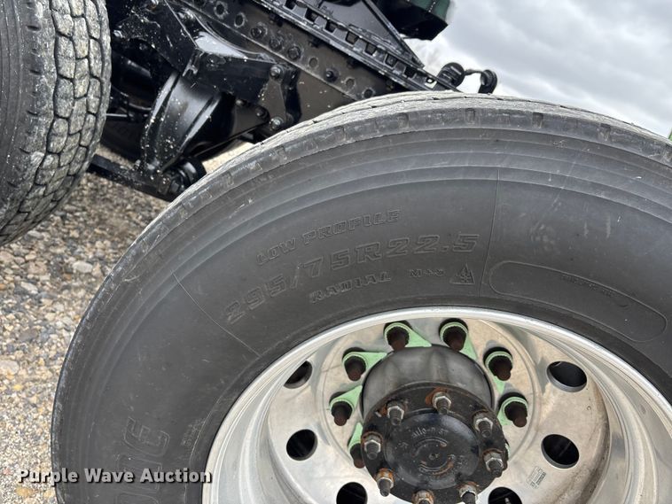 image for item DT0087 2022 Freightliner Cascadia 126 semi truck