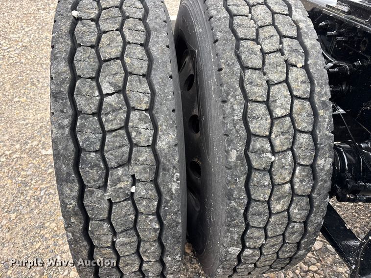 image for item DT0087 2022 Freightliner Cascadia 126 semi truck