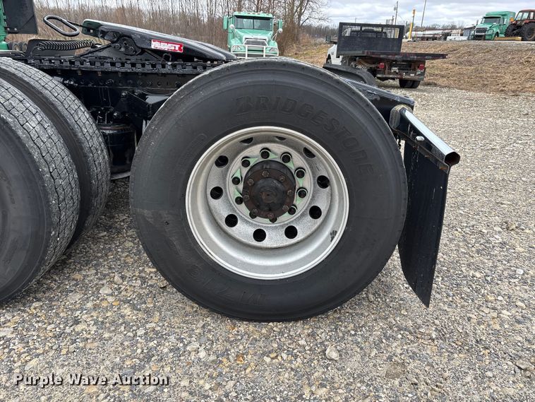 image for item DT0087 2022 Freightliner Cascadia 126 semi truck