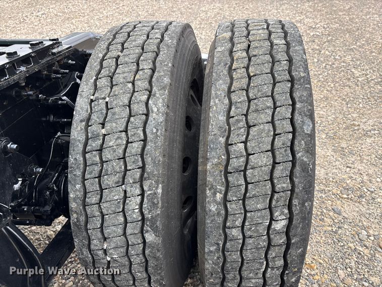 image for item DT0087 2022 Freightliner Cascadia 126 semi truck