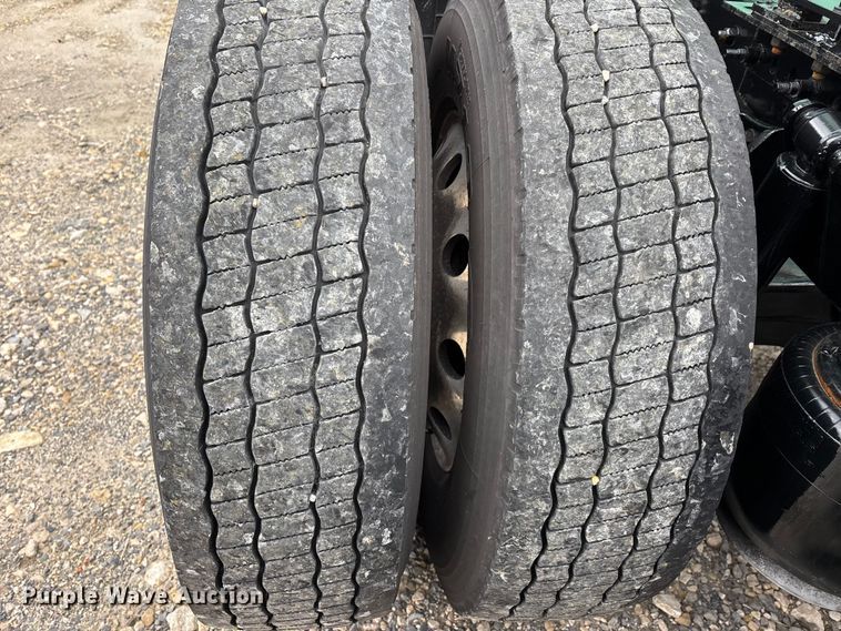 image for item DT0087 2022 Freightliner Cascadia 126 semi truck