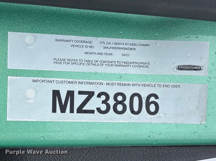 image for item DT0087 2022 Freightliner Cascadia 126 semi truck