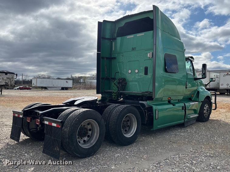 image for item DT0088 2022 International LT625 semi truck