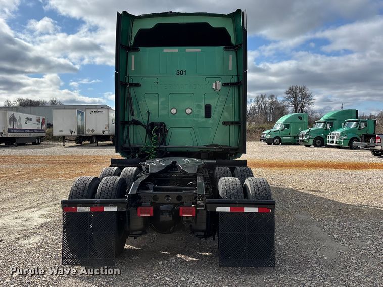 image for item DT0088 2022 International LT625 semi truck