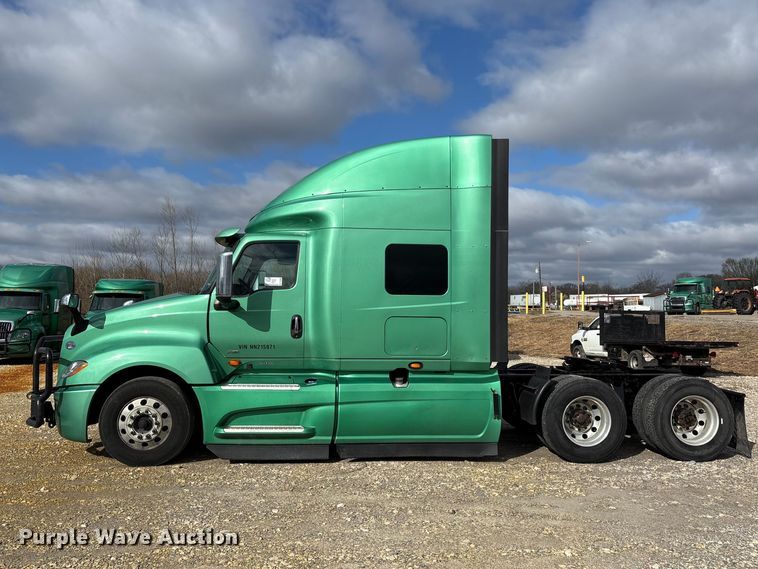 image for item DT0088 2022 International LT625 semi truck