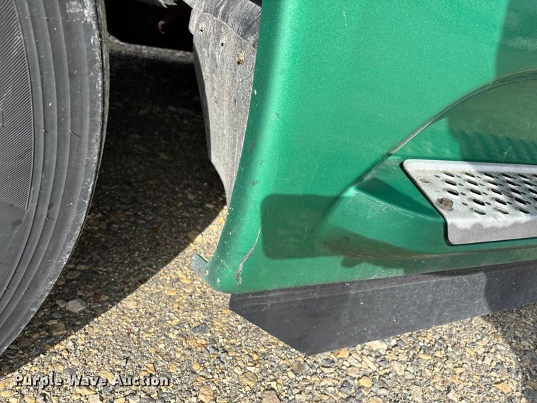 image for item DT0088 2022 International LT625 semi truck