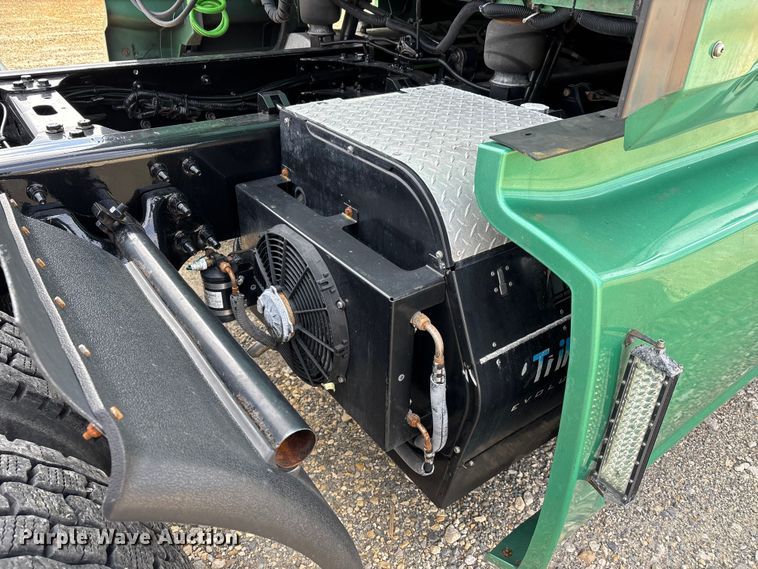 image for item DT0088 2022 International LT625 semi truck