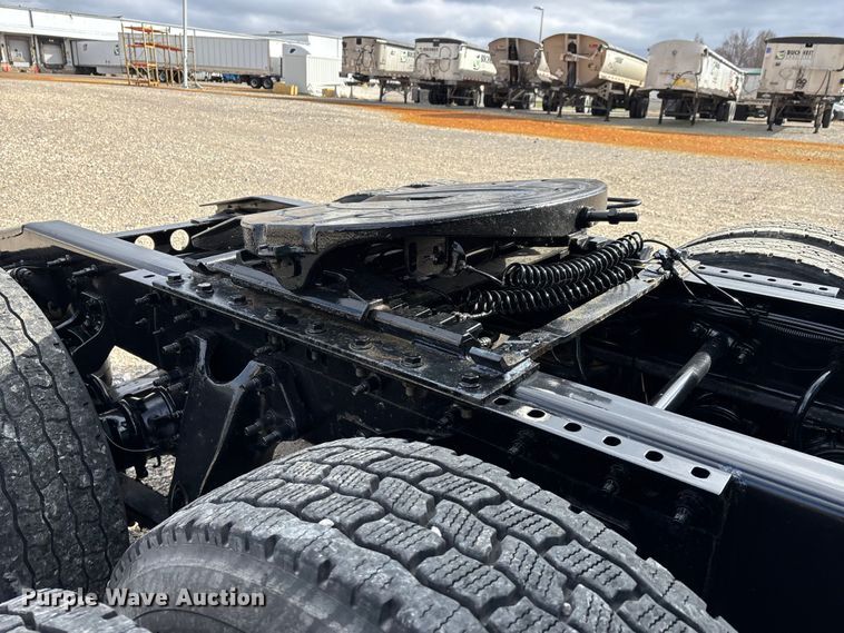 image for item DT0088 2022 International LT625 semi truck