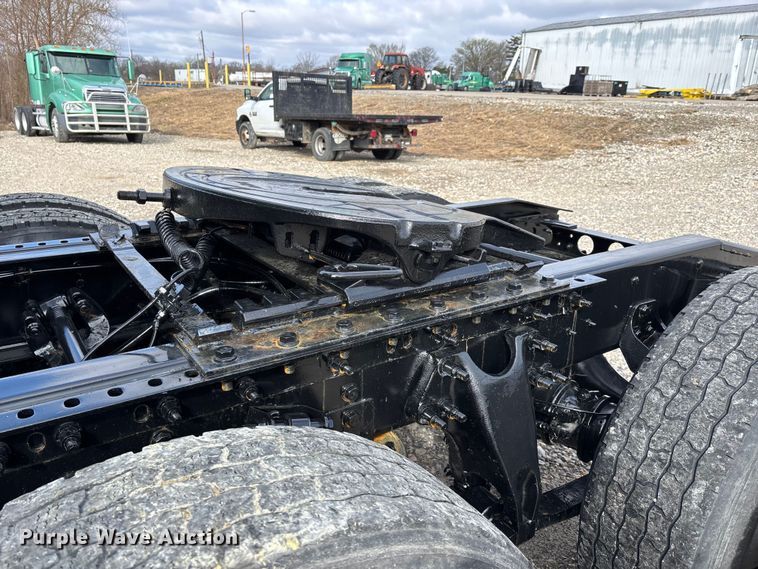 image for item DT0088 2022 International LT625 semi truck