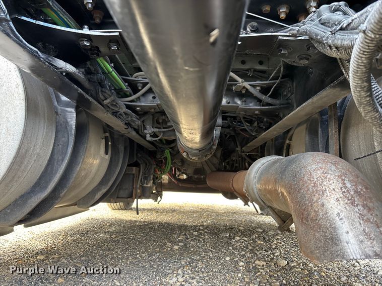 image for item DT0088 2022 International LT625 semi truck