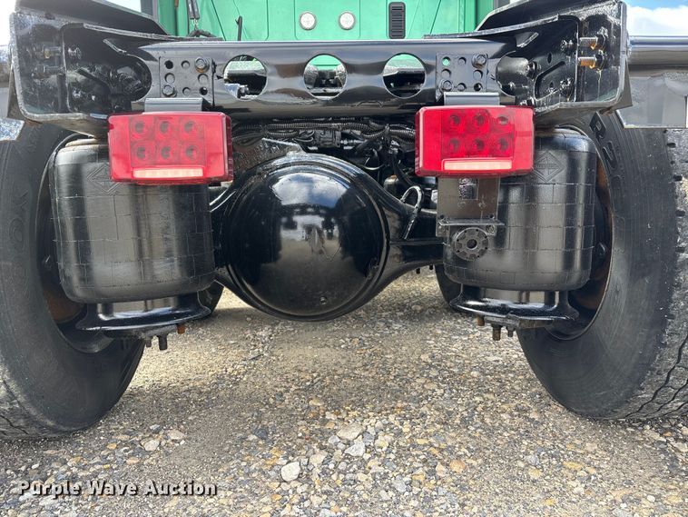 image for item DT0088 2022 International LT625 semi truck