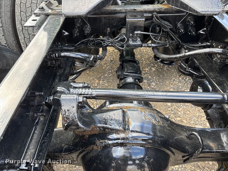 image for item DT0088 2022 International LT625 semi truck