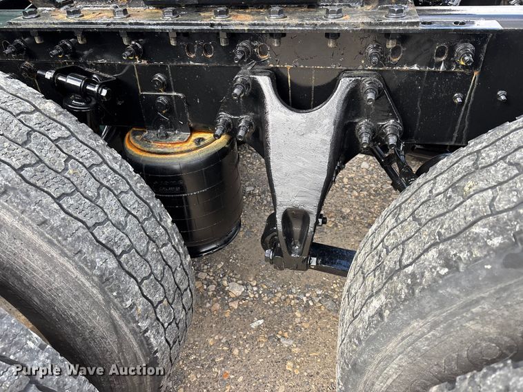 image for item DT0088 2022 International LT625 semi truck