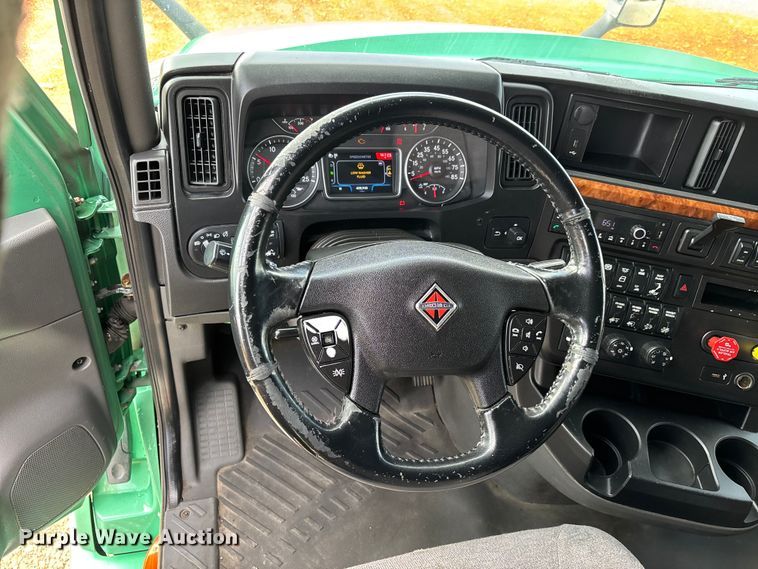 image for item DT0088 2022 International LT625 semi truck