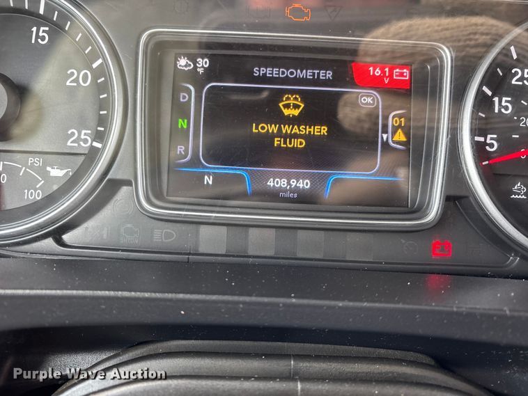 image for item DT0088 2022 International LT625 semi truck