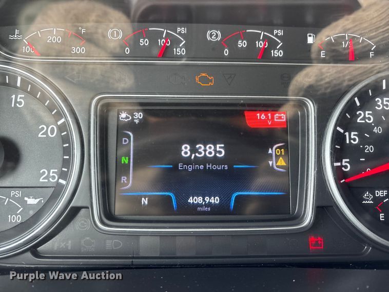 image for item DT0088 2022 International LT625 semi truck