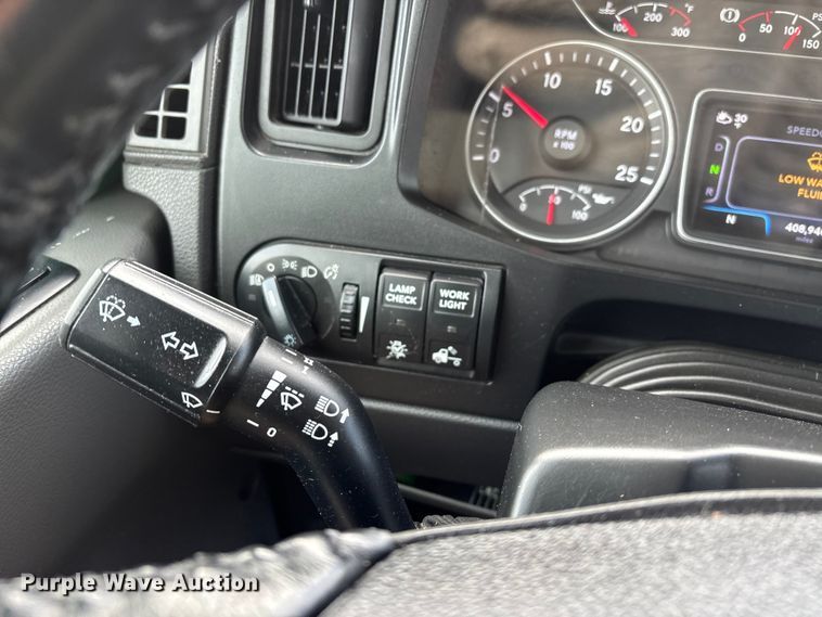 image for item DT0088 2022 International LT625 semi truck