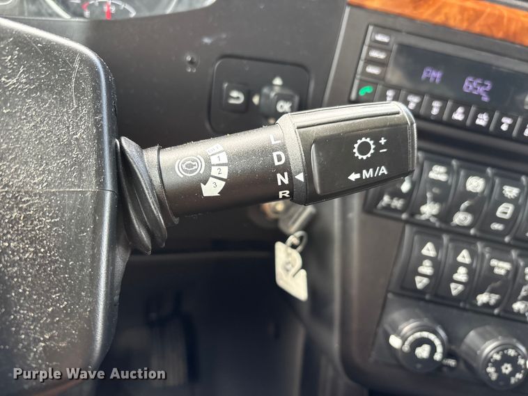 image for item DT0088 2022 International LT625 semi truck