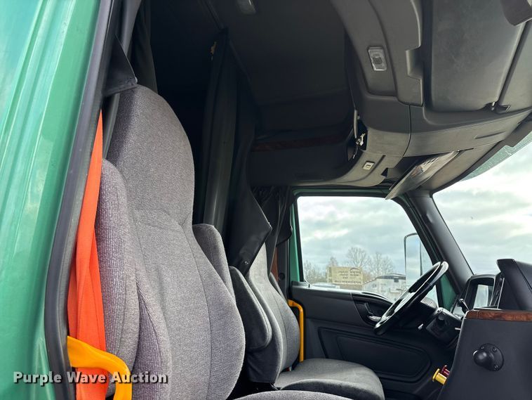 image for item DT0088 2022 International LT625 semi truck