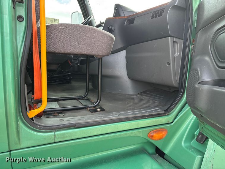 image for item DT0088 2022 International LT625 semi truck