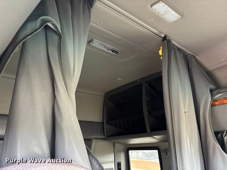 image for item DT0088 2022 International LT625 semi truck