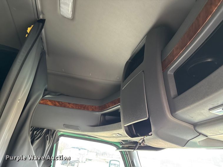 image for item DT0088 2022 International LT625 semi truck