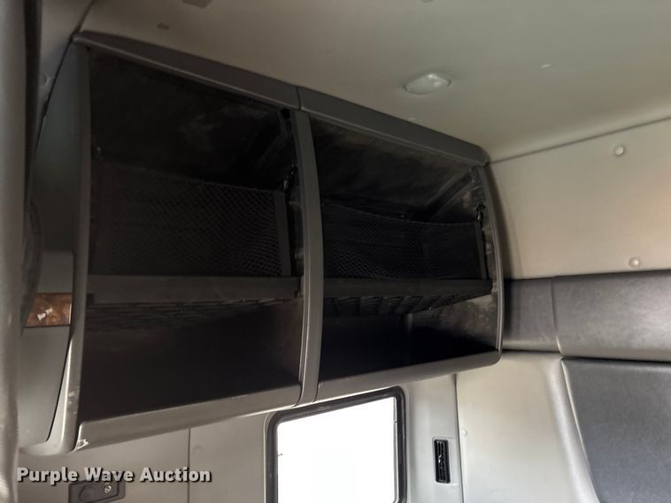 image for item DT0088 2022 International LT625 semi truck