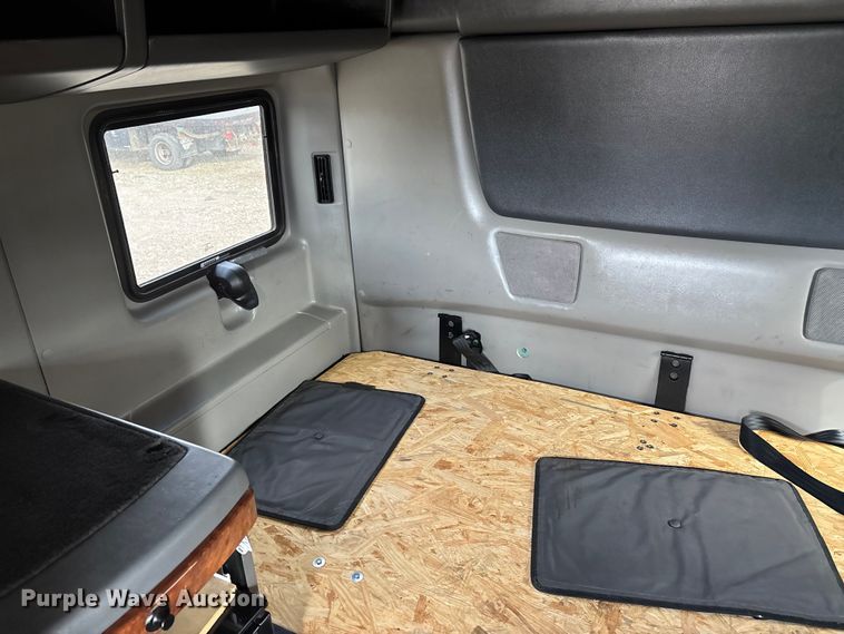 image for item DT0088 2022 International LT625 semi truck