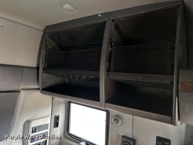 image for item DT0088 2022 International LT625 semi truck