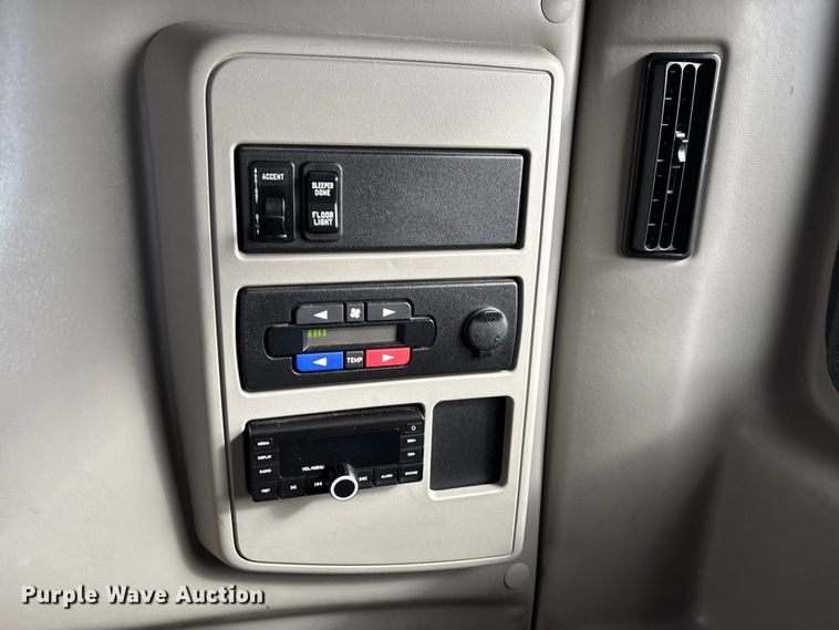 image for item DT0088 2022 International LT625 semi truck