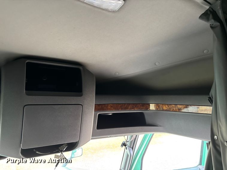 image for item DT0088 2022 International LT625 semi truck