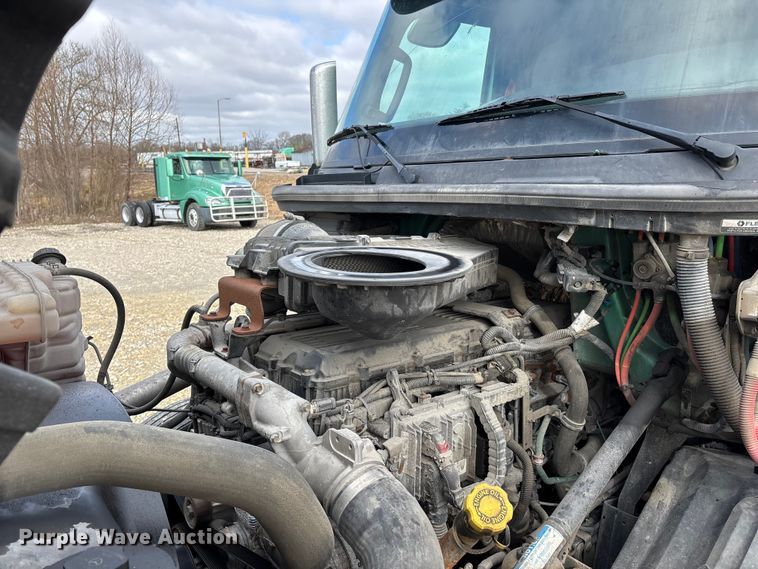 image for item DT0088 2022 International LT625 semi truck