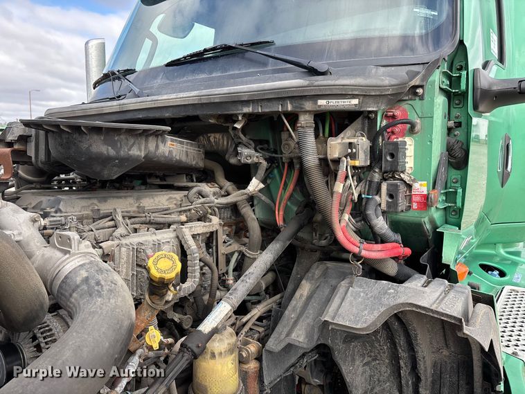 image for item DT0088 2022 International LT625 semi truck