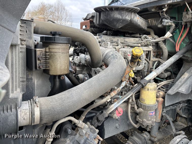 image for item DT0088 2022 International LT625 semi truck