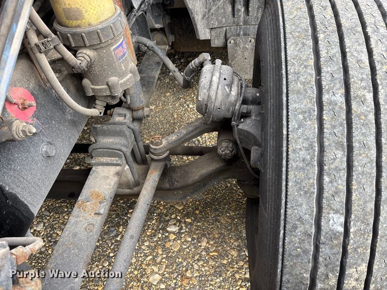 image for item DT0088 2022 International LT625 semi truck