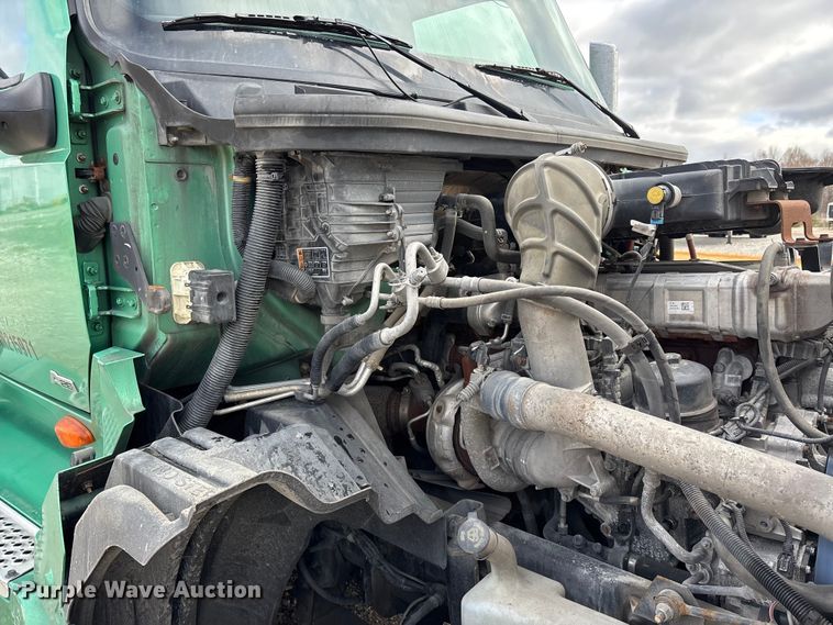 image for item DT0088 2022 International LT625 semi truck